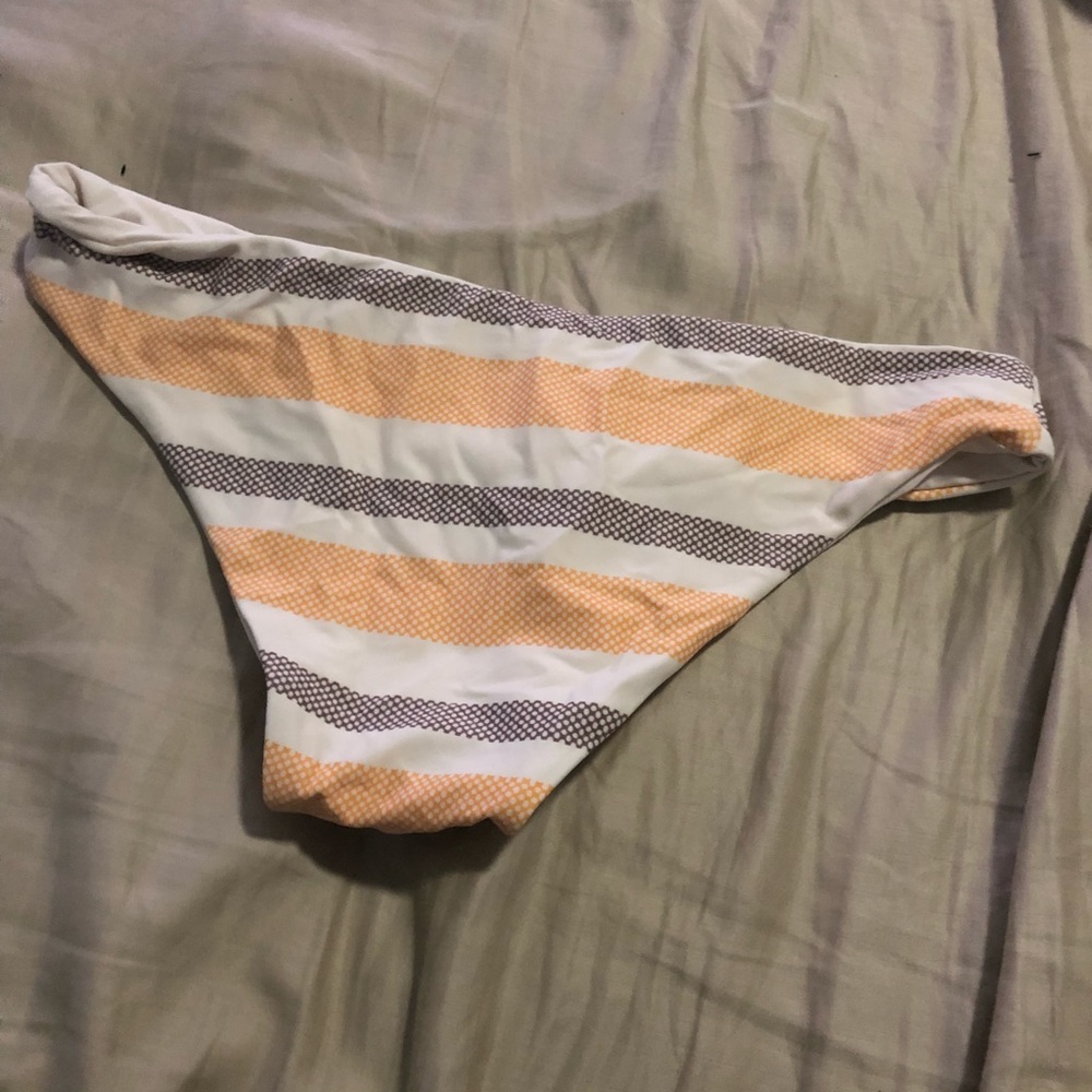 L*Space Bikini Bottom - Picture 2 of 3